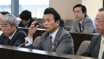 大臣回答画像