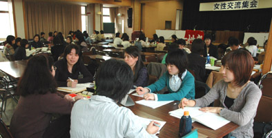 女性集会画像