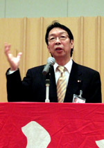 あいさつに駆けつけた「荒井さとし」さん